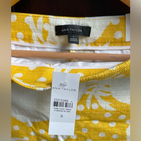 Ann Taylor high waisted shorts. Pineapple print on bright yellow. New. Size 6. - Picture 3 of 5